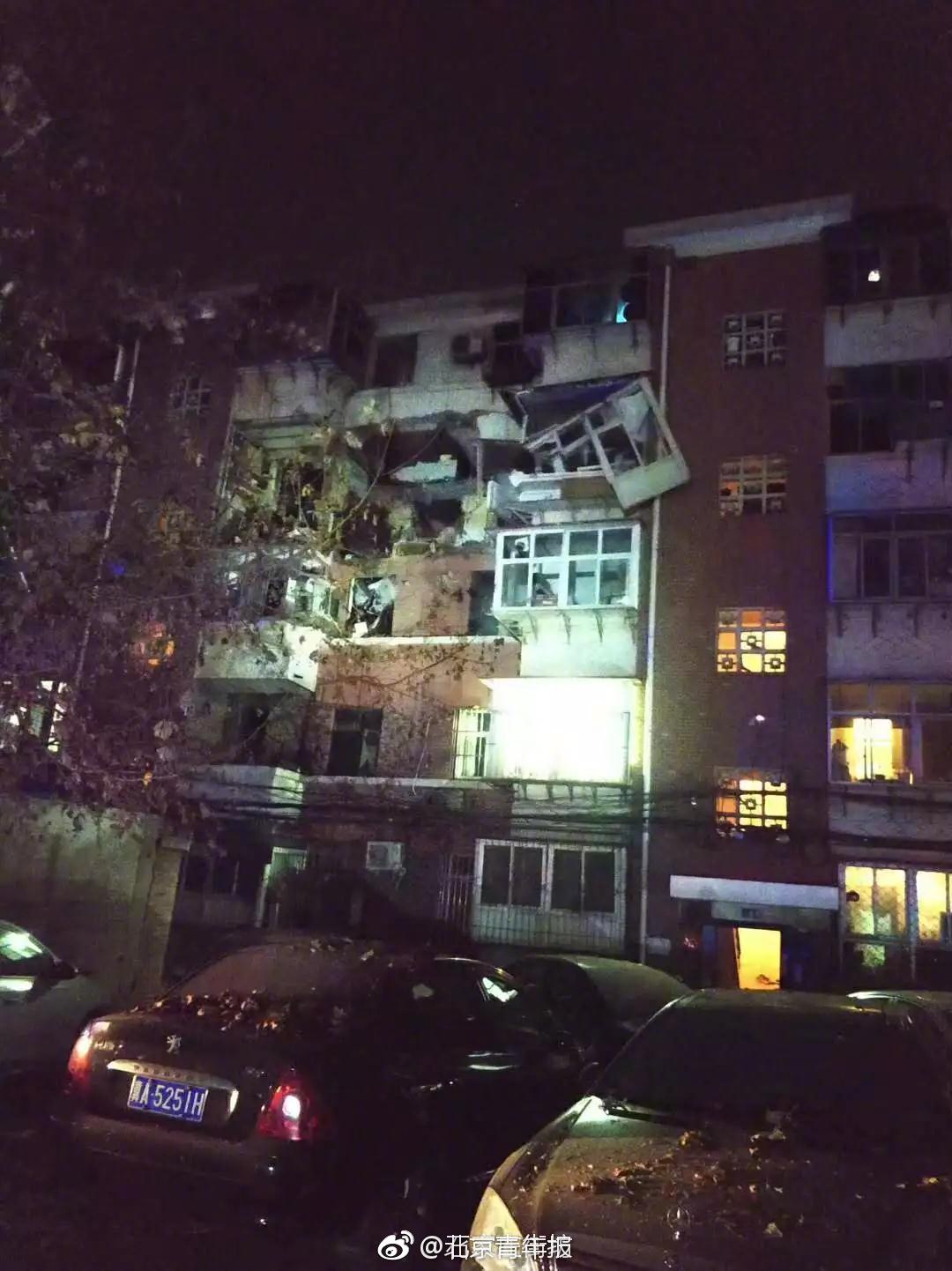 黄.金交易提醒：美—国制造业崩盘式萎缩，关税风暴下“避险之王”刷新历史高点