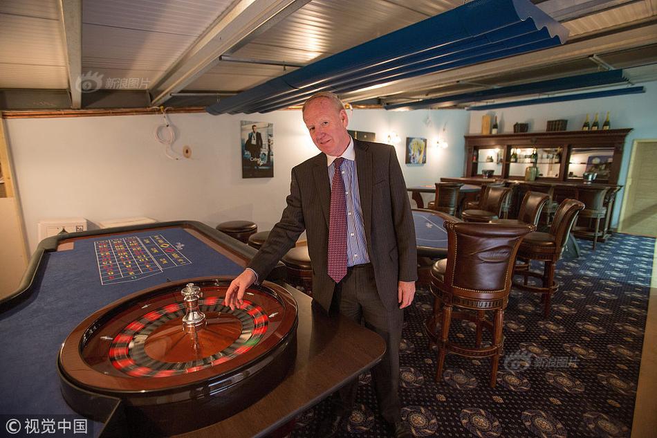 万丰:股份—：截至2025年10月31日，公司的股东户数为7628户