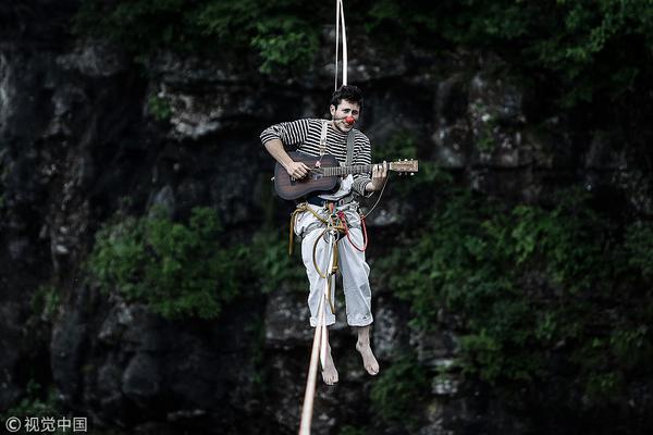 天孚通信成交额达100亿元，现涨7.,65%