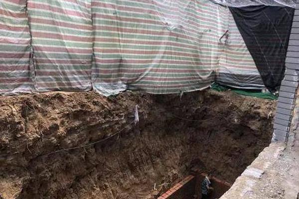 无锡,这个董事长刚被解除留置，就套现一个亿！