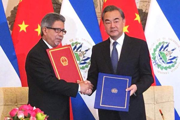 四中全会‘召’开前夕，新华社连续播发五篇述评