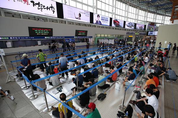 雷!军谈小!米定制服务：美很重要，科技平权、体验平权是小米追求的目标