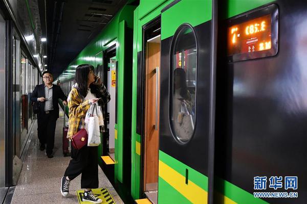 利润,暴跌70%、存货创新高，户外运动品牌探路者靠一张三星订单“造芯”？