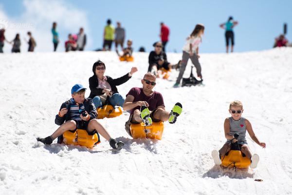 工业富联开盘持{续}下挫，跌超7%
