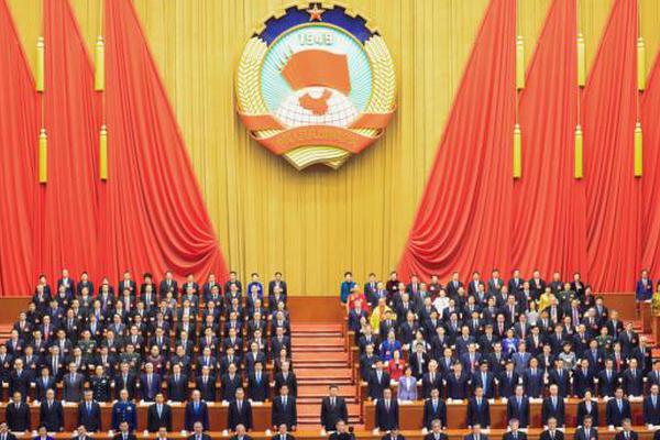 华策影{视}半年报：q2营收增速骤降仅个位数 扣非净利润27万同比暴跌99.3% 如何平衡规模扩张下的成本黑洞？