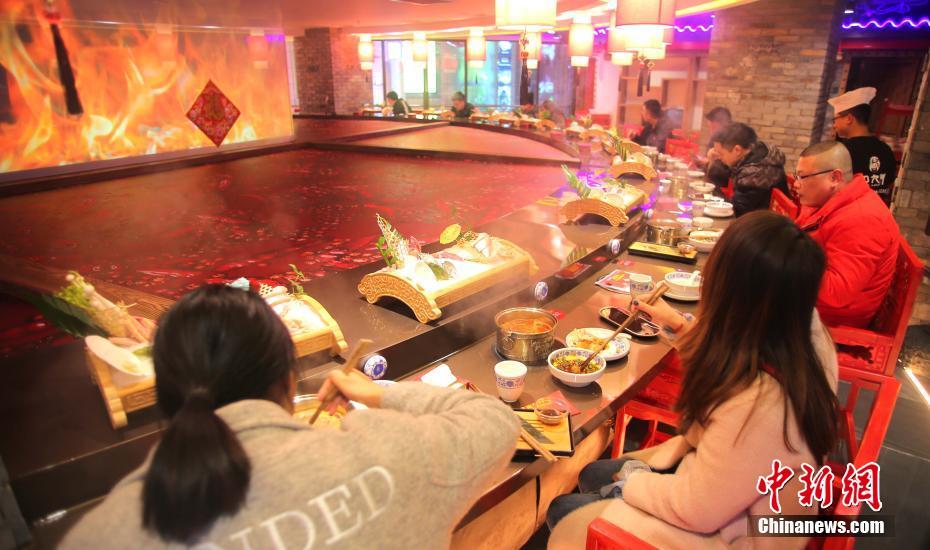 黄—金交易提醒：美联储降息预期助涨金价，白银历史新高引爆贵金属牛市，市场看涨情绪高昂