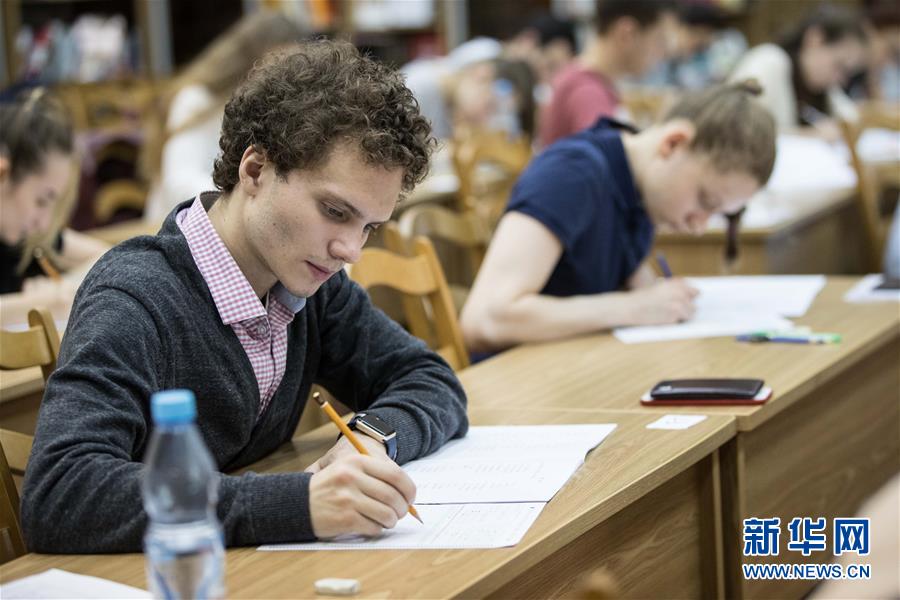 国庆中秋—火车票“开抢” 多家公司积极备战旅游季